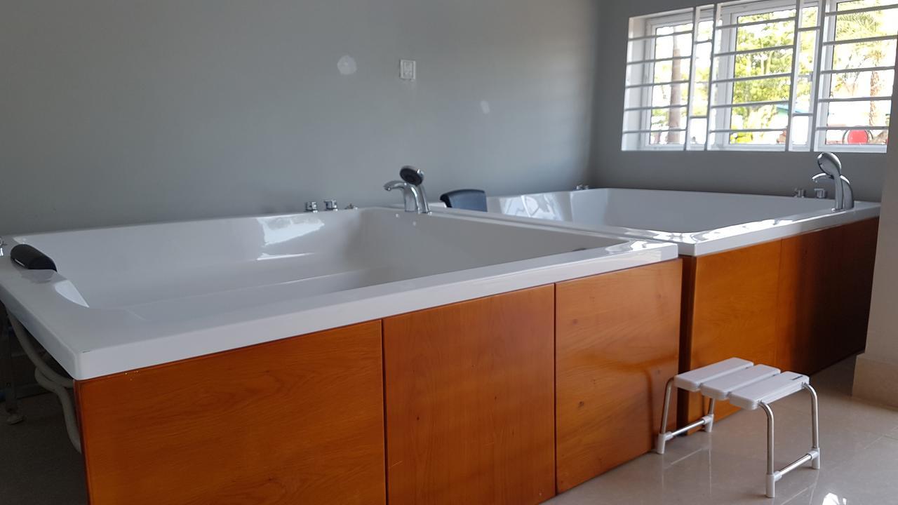 Two Moons Resort 贡布 外观 照片